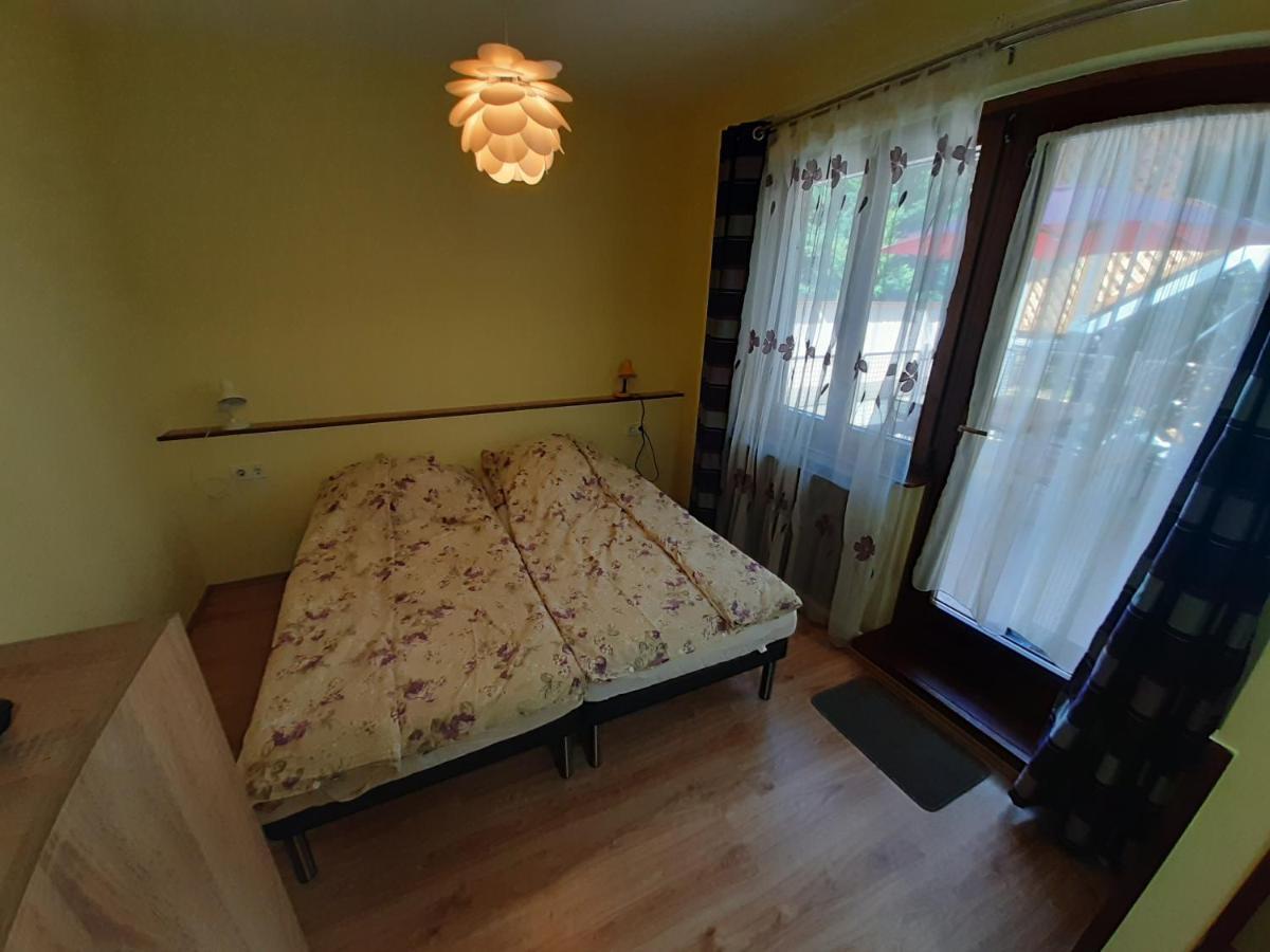 Gyopar Gyoengye Apartmanhaz Oroshaza Exterior photo