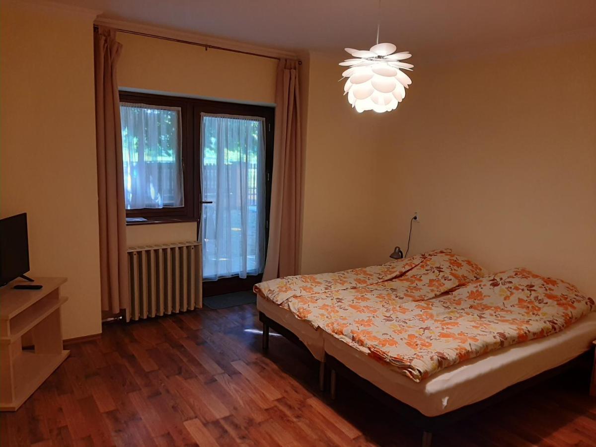 Gyopar Gyoengye Apartmanhaz Oroshaza Exterior photo