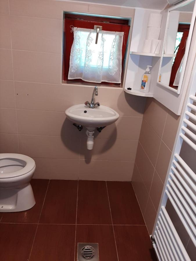 Gyopar Gyoengye Apartmanhaz Oroshaza Exterior photo