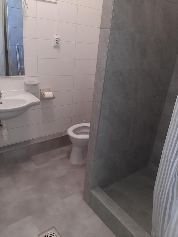 Gyopar Gyoengye Apartmanhaz Oroshaza Exterior photo