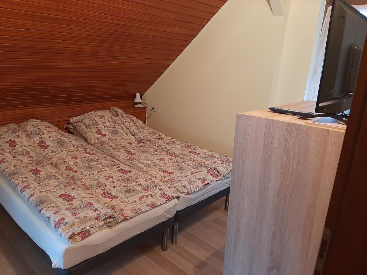 Gyopar Gyoengye Apartmanhaz Oroshaza Exterior photo