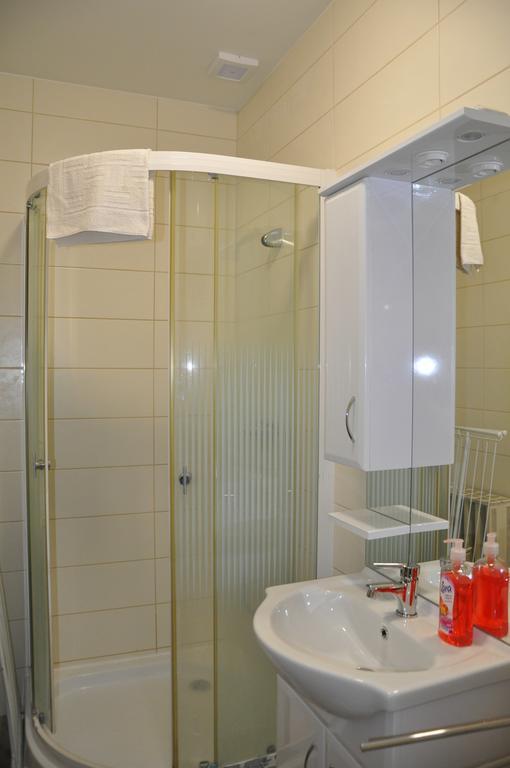Gyopar Gyoengye Apartmanhaz Oroshaza Exterior photo